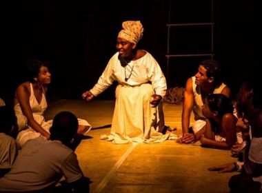Teatro Vila Velha exibe espetáculo “Quarto do Nunca” 