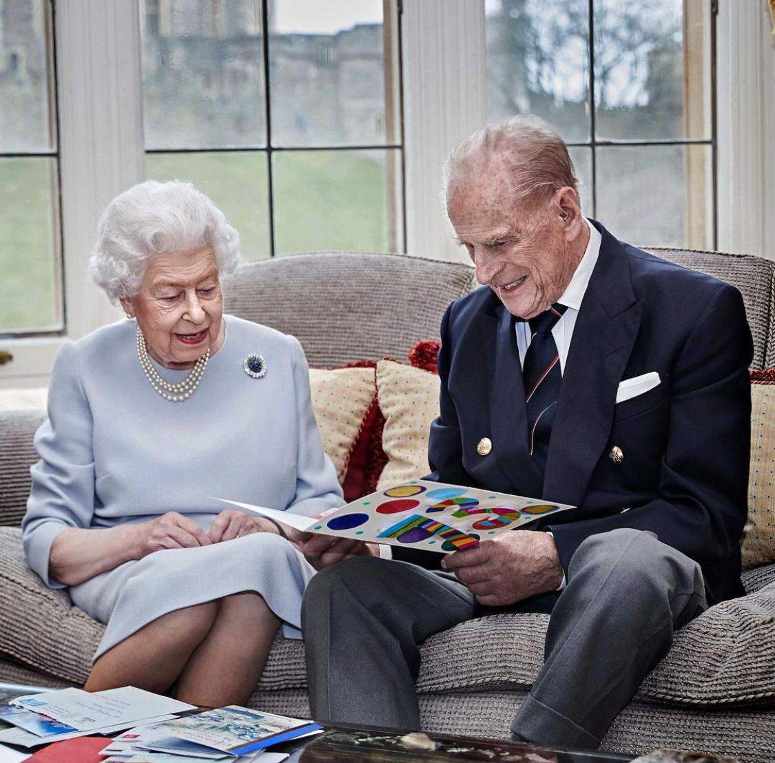 Rainha Elizabeth e Príncipe Philip comemoraram 73 anos de casamento