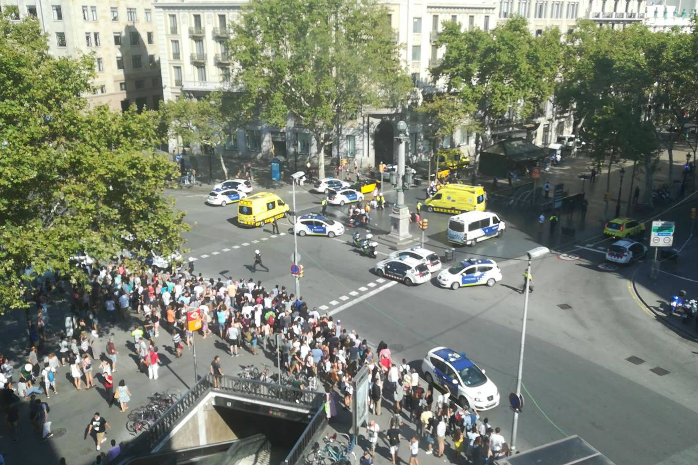 Atentando terrorista deixa vítimas em Barcelona