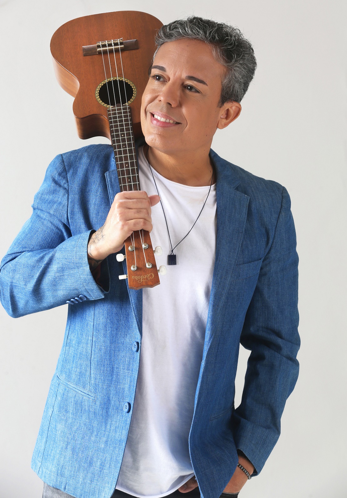 Ramon Cruz lança o projeto musical "Ramôntico"