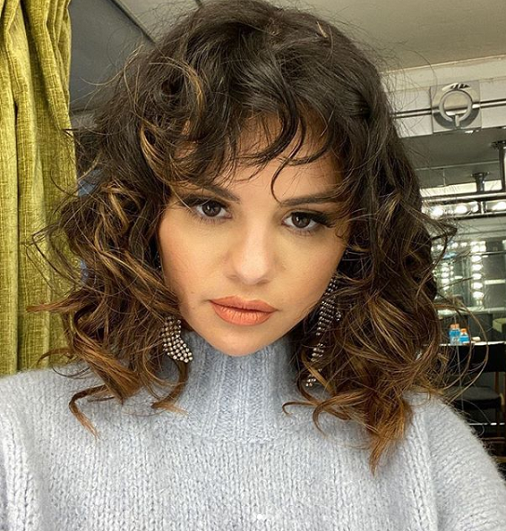 Marca beauty de Selena Gomez anuncia criação de fundo beneficente