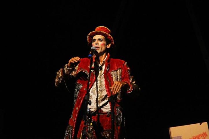 Jackson Costa reapresenta 'Sarau do Poeta' no Teatro Gamboa