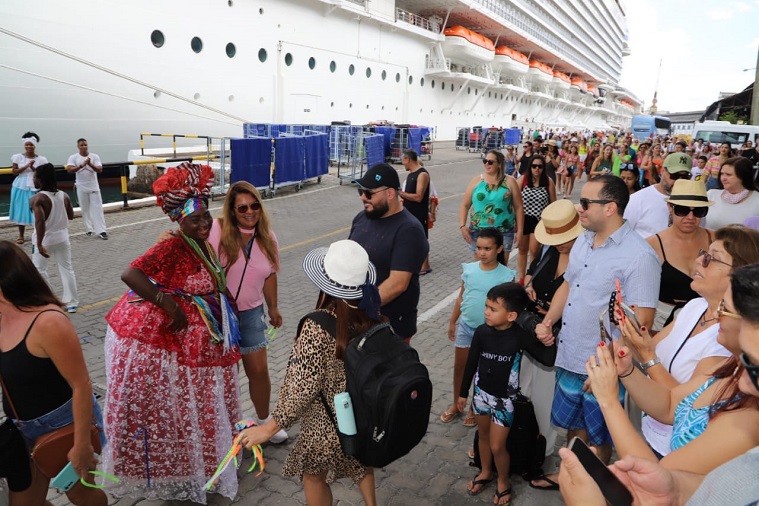 Salvador recebe 14,5 mil turistas de cruzeiros em apenas dois dias 
