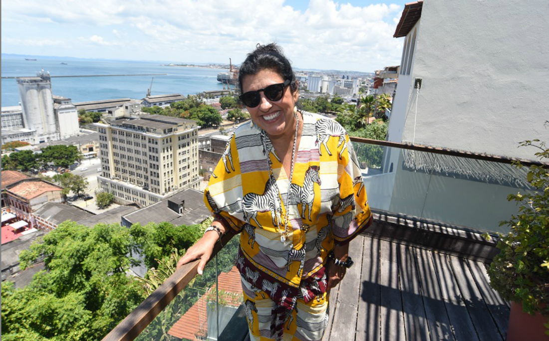Regina Casé desembarca em Salvador após dois anos sem vir à cidade 