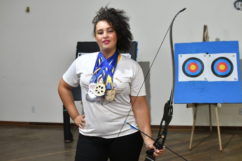 ​Conheça Renata Barros, arqueira baiana que vai representar a Bahia em campeonato internacional de arco e flecha