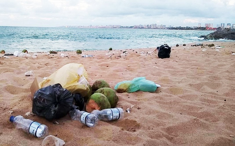 Praias de Salvador acumulam mais de 2 mil toneladas de resíduos em quatro meses
