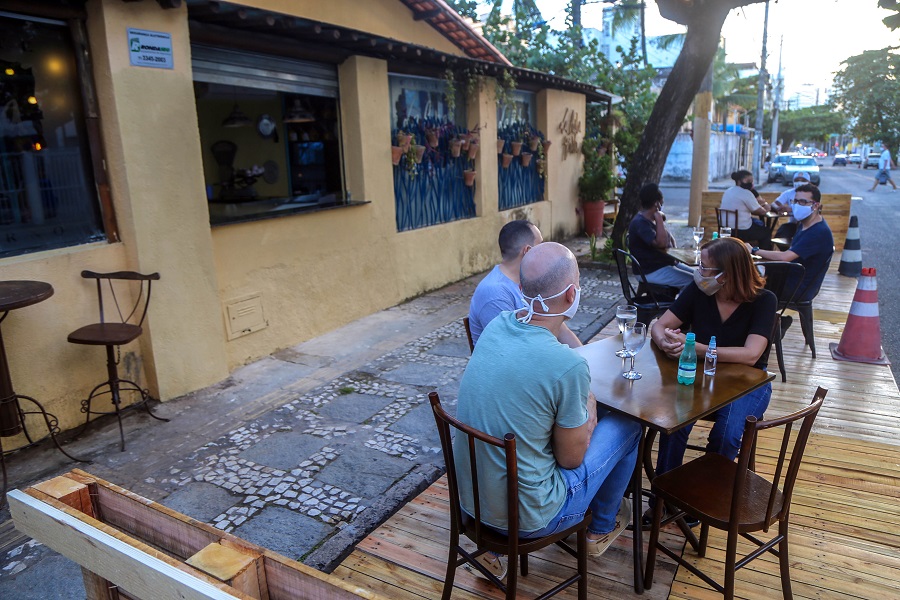 Prefeitura de Salvador libera 84 bares e restaurantes a usarem espaço público