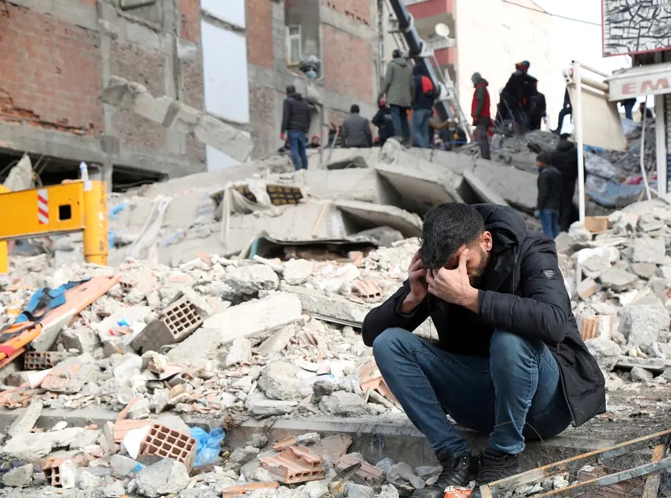 Mortos por terremotos na Turquia passam de 16 mil; saiba como ajudar