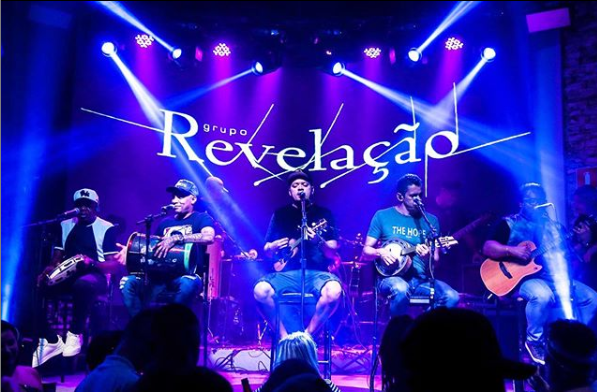 Em ritmo de samba, Grupo Revelação promove show virtual