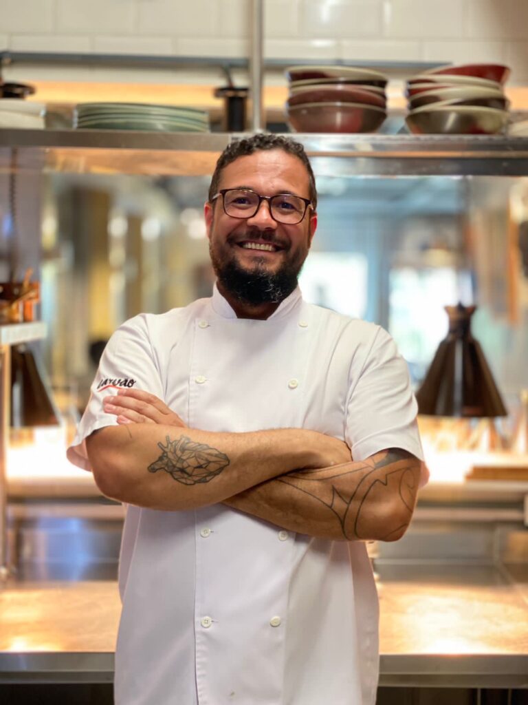 Restaurante Carvão promoverá jantar a 6 mãos com chefs de Itacaré e Santa Catarina