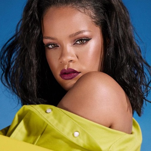 Autobiografia de Rihanna figura como best-seller