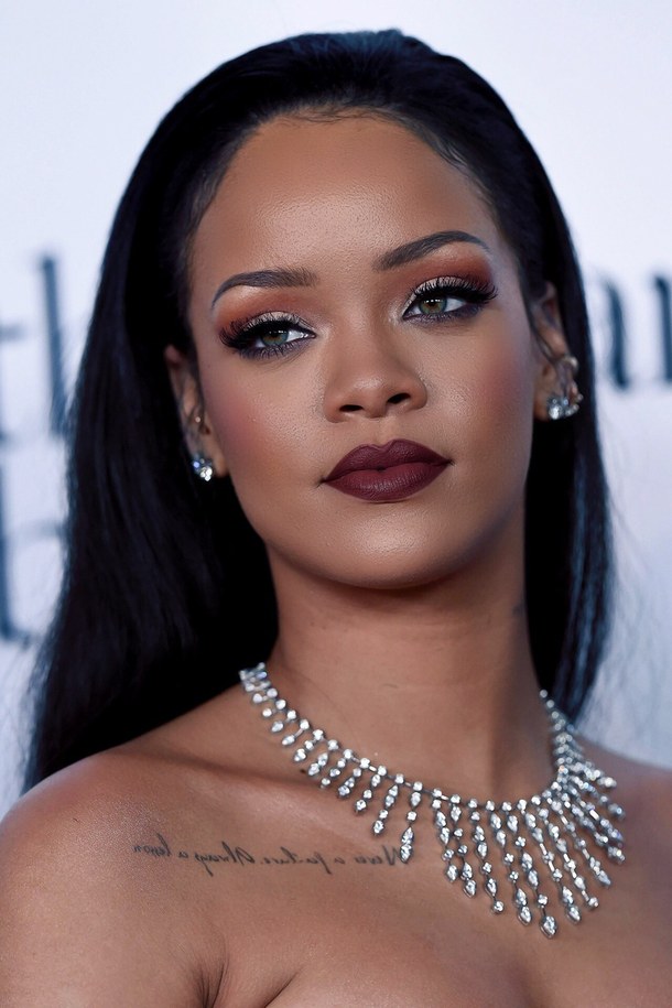 Rihanna planeja lançar uma marca de luxo. Aos detalhes!