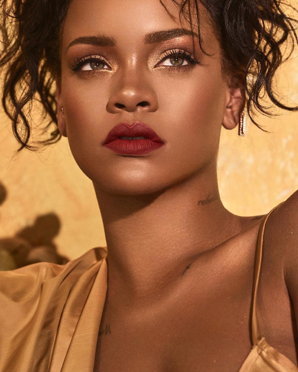 Rihanna anuncia lançamento da Fenty Skin. Aos detalhes, vem!
