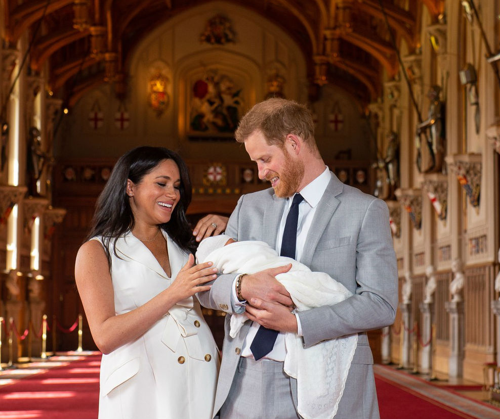 Castelo de Windsor divulga primeiras fotos do bebê real
