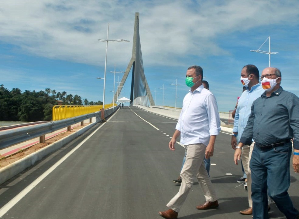 Governador vistoria e entrega, em Ilhéus, a primeira ponte estaiada da Bahia