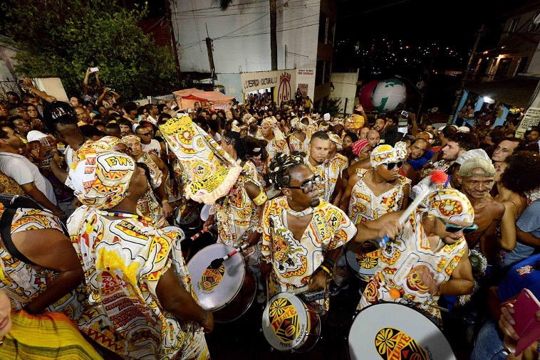 Tradicional "Saída do Ilê" abrilhanta Carnaval neste sábado (22)