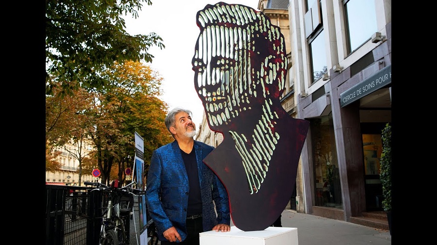 Neymar é homenageado com escultura em Paris