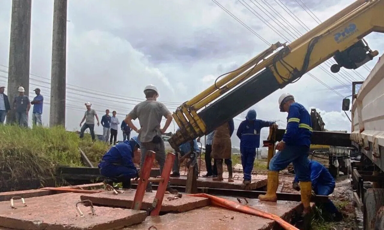 Obra deixa 100 bairros de Salvador e parte da RMS sem água