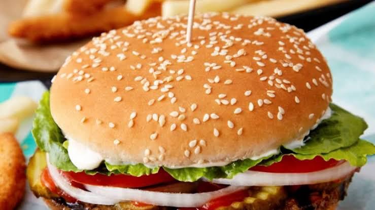 Promoção inédita, uma foto de ex vale hambúrguer clássico de graça em fast food