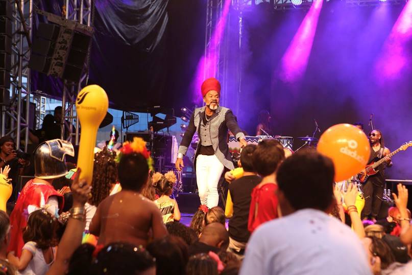 Carlinhos Brown comanda terceira edição do ‘Sarau Kids’ na capital baiana