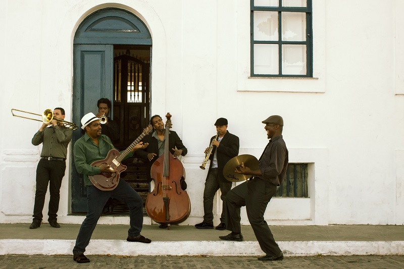 Saravá Jazz Bahia apresenta repertório instrumental baseado em ritmos afro-brasileiros
