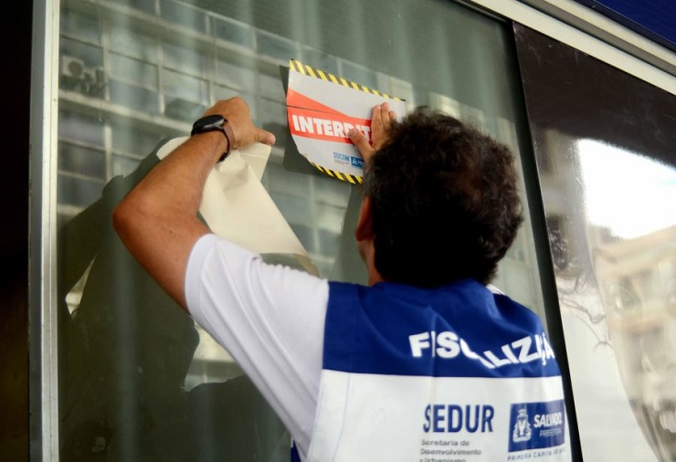 Força-tarefa interdita mais de 80 estabelecimentos e apreende "paredões" em Salvador