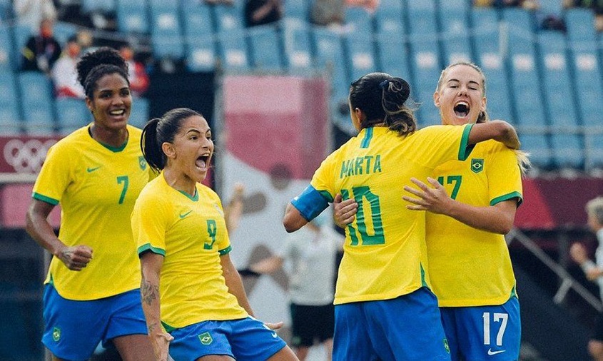 Seleção brasileira feminina de futebol estreia nas Olimpíadas com goleada