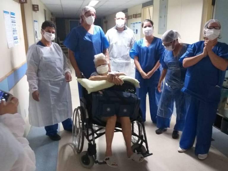 Enfermeira da 2ª Guerra recebe alta após ser internada com o novo coronavírus
