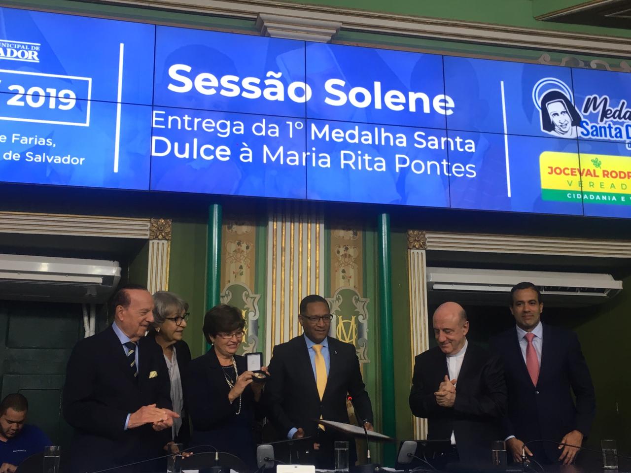 Maria Rita Lopes Pontes recebe Medalha Santa Dulce dos Pobres