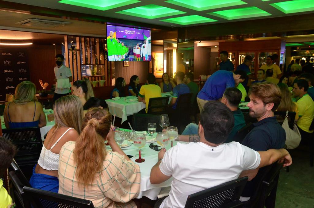 Confira quem foi ao Sette Restaurante para acompanhar o jogo do Brasil nesta sexta-feira   