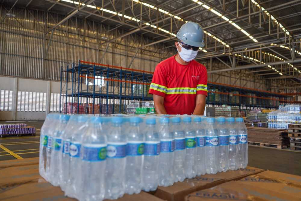 Coca-Cola doa 12 mil litros de água a profissionais de saúde de hospitais da Bahia