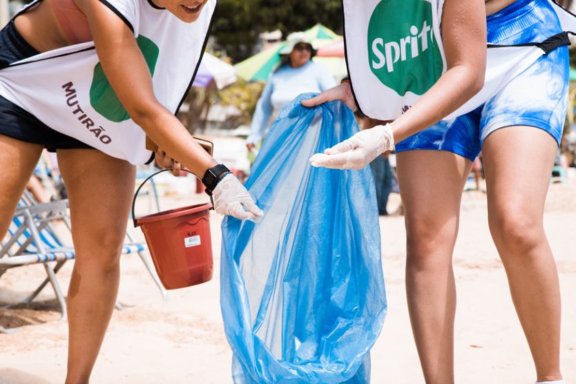 Praia em Salvador recebe mutirão de limpeza neste fim de semana; saiba mais