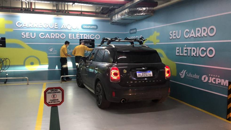 Carros elétricos ganham novos pontos de recarga no Salvador Shopping