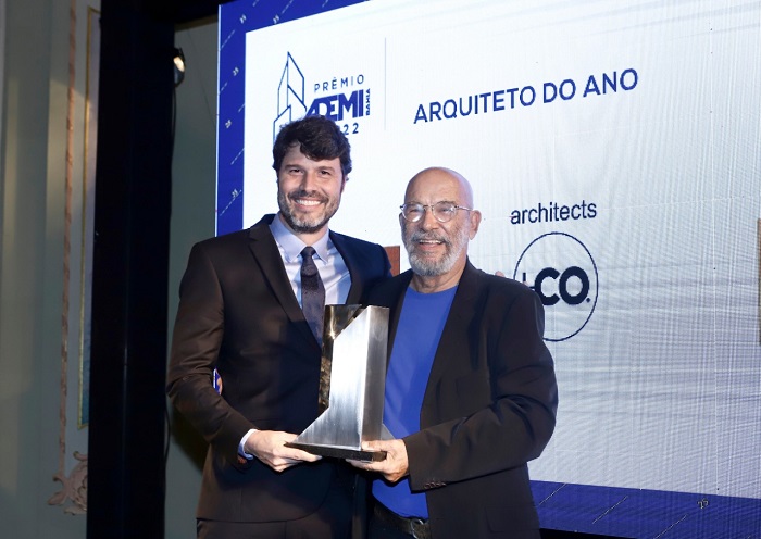 Caio Bandeira e Tiago Martins ganham prêmio de arquitetos do ano em evento do mercado imobiliário 