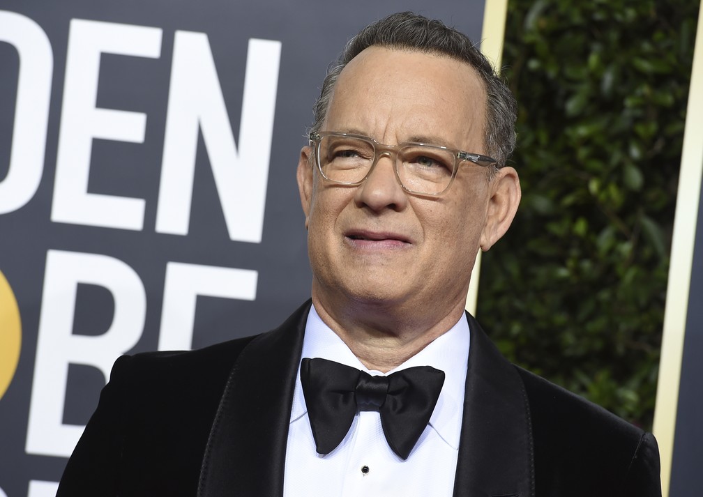 Tom Hanks dá máquina de escrever a garoto que sofre bullying por se chamar 'Corona'