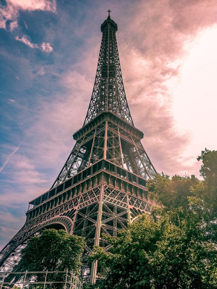 Torre Eiffel reabre depois de oito meses fechada devido pandemia