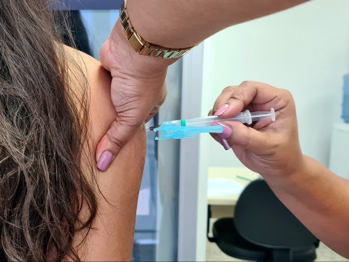 Bahia registra quase 3 milhões de pessoas com vacinação contra covid-19 atrasada
