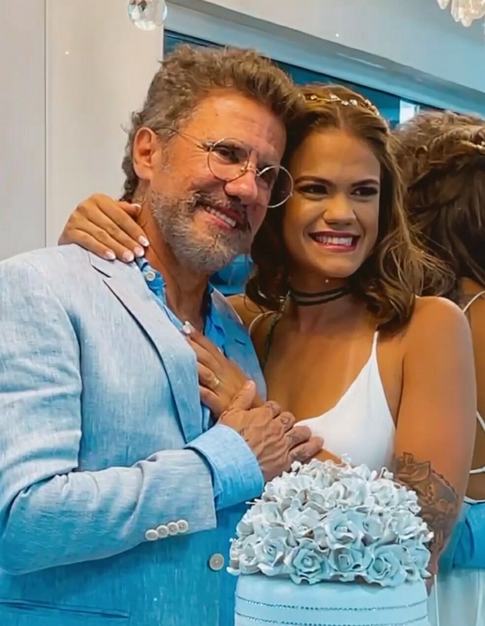 Cantor Tuca Fernandes se casa em Salvador; veja fotos