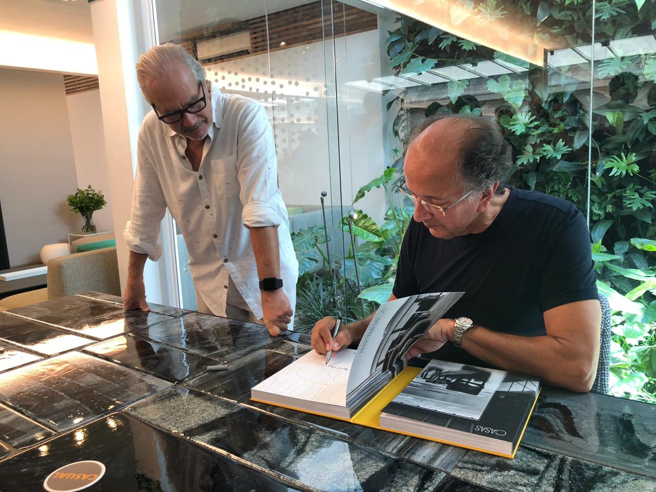 Tuca Reinés assina cerca de 95% das imagens do novo livro de David Bastos