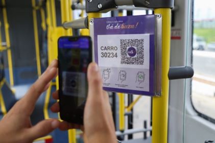 Aplicativo que dispensa cartões de passagem é testado em Salvador