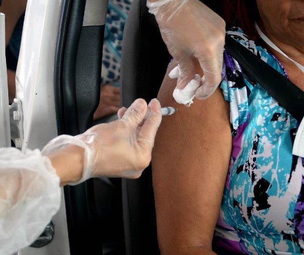Prefeitura de Salvador reorganiza pontos de vacinação diante do baixo estoque de vacinas