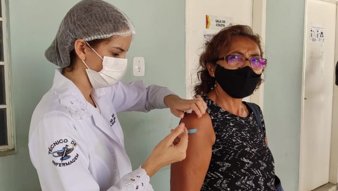 Governo da Bahia publica decreto que exige vacinação de servidores e empregados públicos