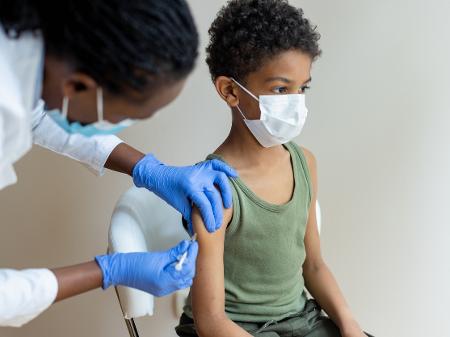 Vacinação contra Covid-19 em Salvador inclui crianças de 8 a 11 anos