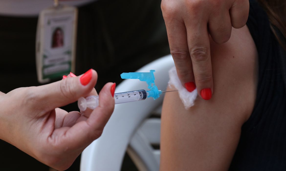 Vacina contra dengue esgota em clínicas particulares na Bahia