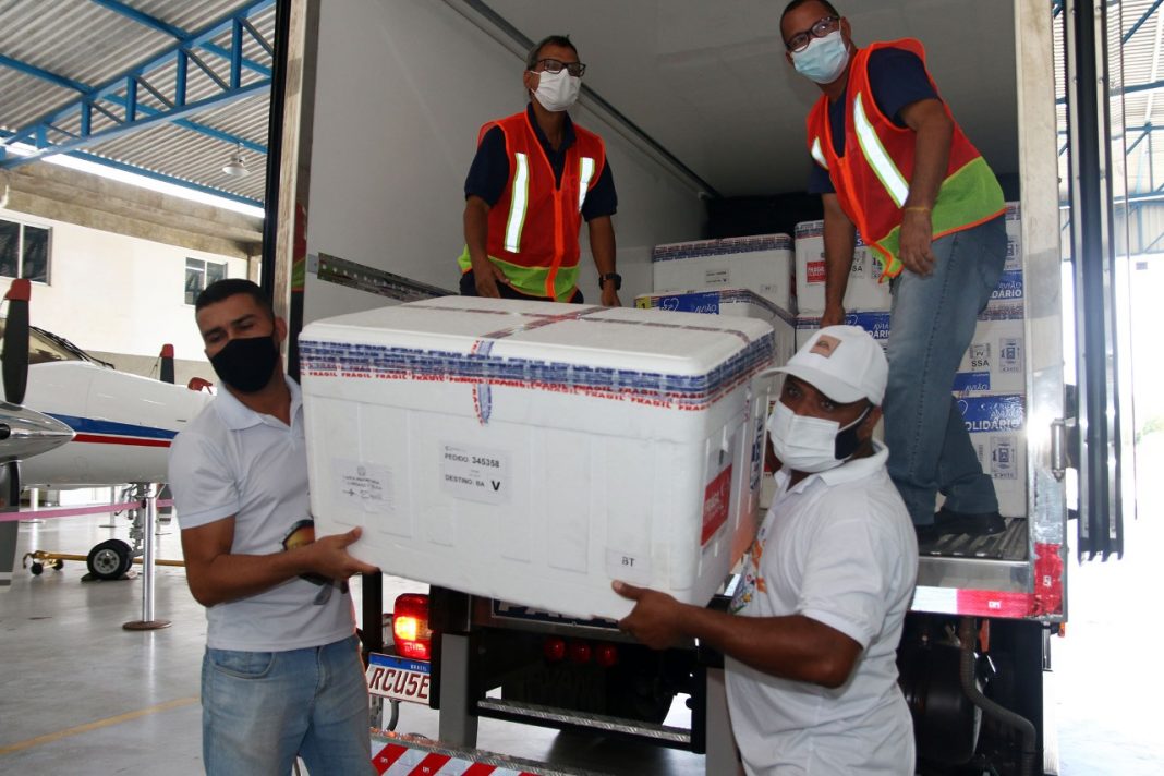 Salvador recebe mais 60 mil vacinas neste sábado; serão 441 mil para a Bahia