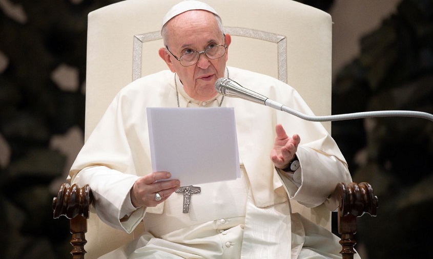 Papa Francisco faz apelo por vacinação: "ato de amor"