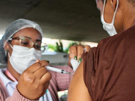 Vacinação contra Covid-19 será suspensa em Salvador durante o período de São João