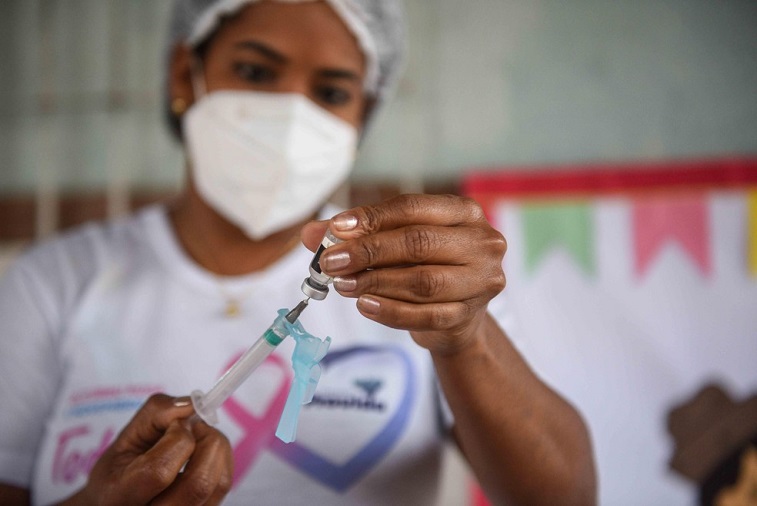 Salvador segue com vacinação de pessoas com 31 ou mais nesta terça-feira (3)