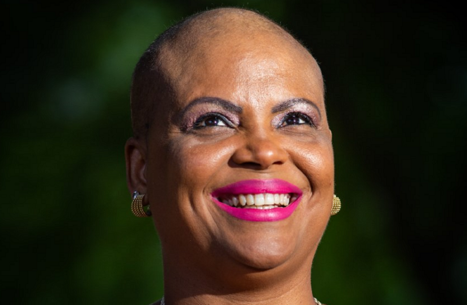 Exposição fotográfica retrata mulheres que venceram câncer de mama