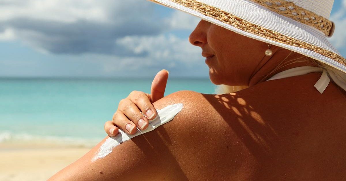 Aprenda 5 cuidados essenciais com a pele durante o Verão
